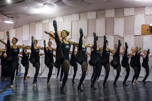 Dancers rehearse for the Rockettes 2015 Radio City Christmas Spectacular in New York October 15, 2015. (Photo by Lucas Jackson/Reuters)