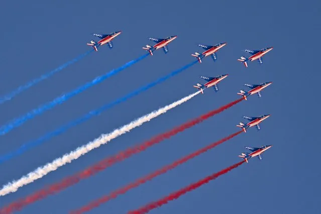 The French elite acrobatic flying team “Patrouille de France” (PAF) flies over the race track prior to the Women's Super-G event of the FIS Alpine Ski World Championship 2023 in Meribel, French Alps, on February 8, 2023. (Photo by François-Xavier Marit/AFP Photo)