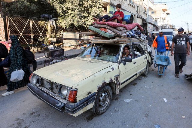 Displaced Palestinians make their way as they flee an area ordered to evacuate by the Israeli army in Deir Al-Balah in the central Gaza Strip on August 25, 2024. (Photo by Ramadan Abed/Reuters)