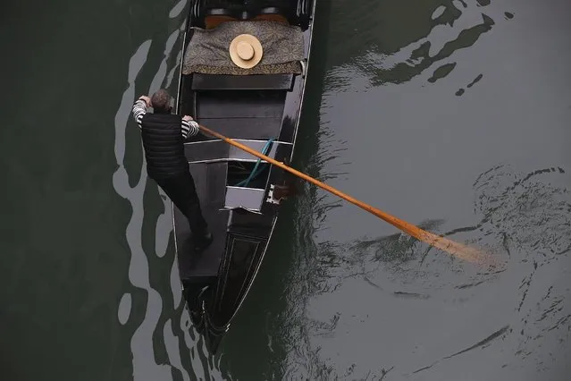 A gondolier rows along a canal near St. Mark's Square in Venice January 30, 2016. (Photo by Alessandro Bianchi/Reuters)