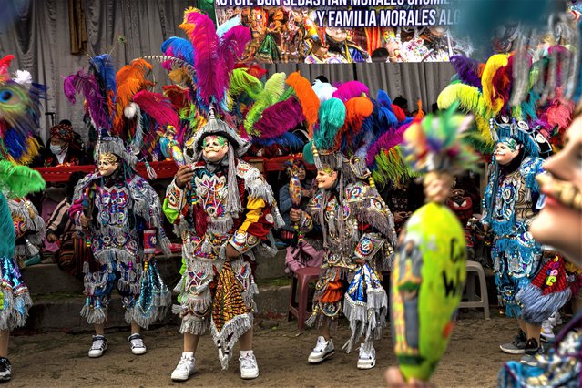 A group of people from the brotherhoods walk to the church where they will perform religious acts in front of the church in the municipality of Chichicastenango, Quiche, Guatemala on December 21, 2022. In the celebration of the fair of Chichicastenango, dedicated to Santo Tomás, this town brings out its gala for the colorful festivity, a mixture of Catholicism and Mayan traditions, which includes processions, colorful costumes, traditional dances, music and fireworks. (Photo by Luis Vargas/Anadolu Agency via Getty Images)