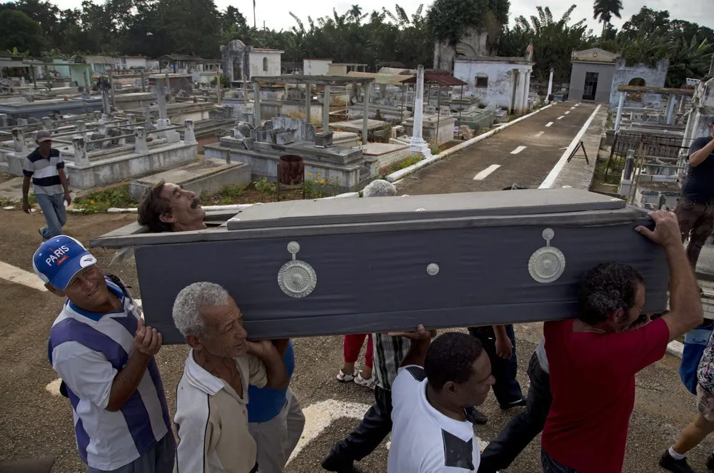 Cubans “Bury” Man Alive in Mock Funeral