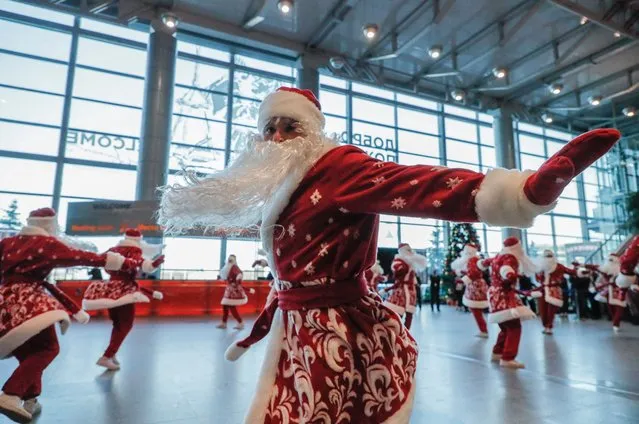 Actors dressed as Father Frost perform in the main building of the Domodedovo airport named after Mikhail Lomonosov in Moscow, Russia, 27 December 2021. Russians are preparing to celebrate New Year's Eve on 31 December and Christmas which is observed on 07 January, according to the Russian Orthodox Julian calendar, 13 days after Christmas on 25 December on the Gregorian calendar. (Photo by Sergei Ilnitsky/EPA/EFE)