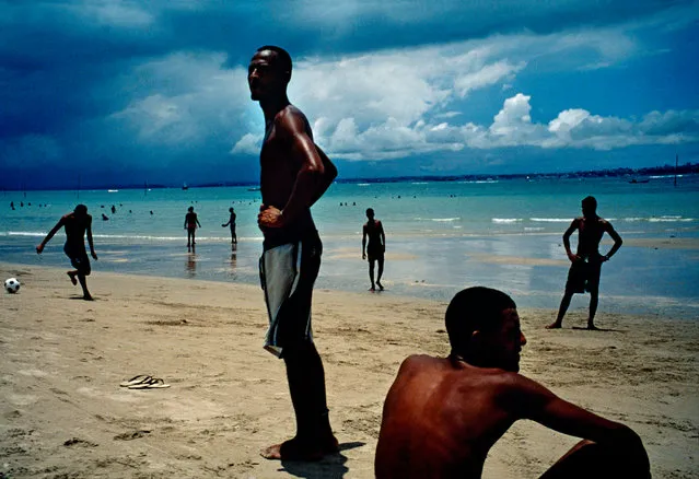 Salvador, Bahia. “There isn’t a Brazilian young man playing beach soccer who hasn’t dreamed of being a superstar. With a great climate all year, many a beach football player has indeed gone on to fame and fortune”. (Photo by David Alan Harvey/Magnum Photos/The Guardian)