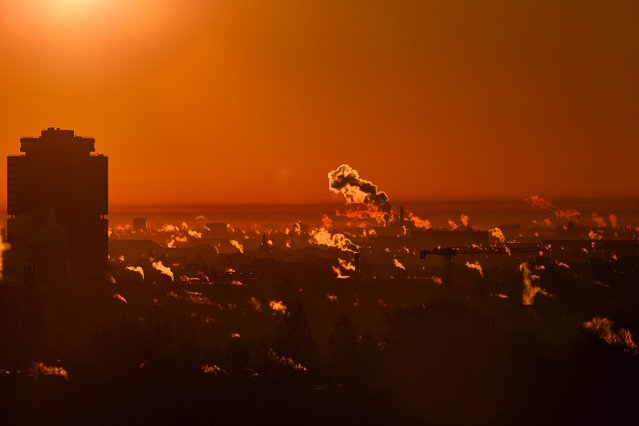 Vapour rises from chimneys on the Berlin skyline at sunrise on February 19, 2025. (Photo by Ralf Hirschberger/AFP Photo)