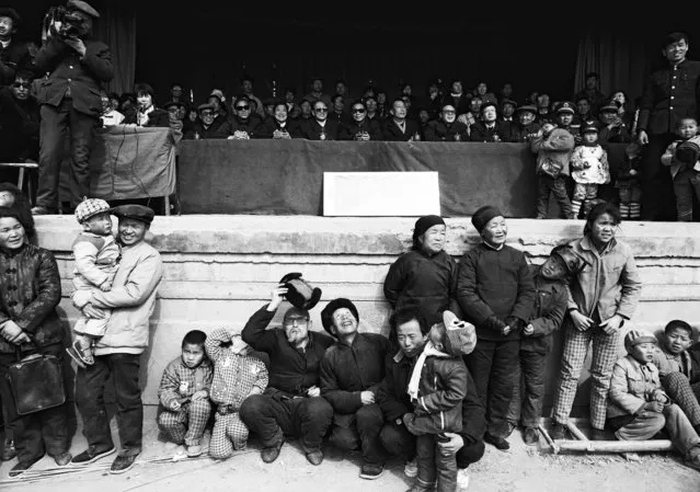 Villagers attend a rally in Longxian County, Shaanxi province in 1990. (Photo by Reuters/China Daily)