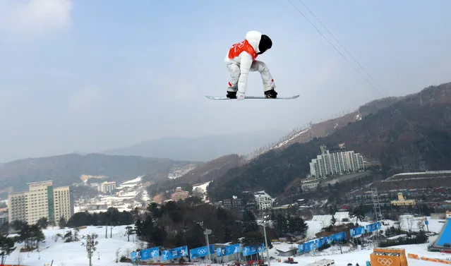 USA' s Shaun White practices for the Winter Olympics snowboarding competition at the Phoenix Snow Park in Pyeongchang, South Korea, 10 February 2018. (Photo by Mike Blake/Reuters)