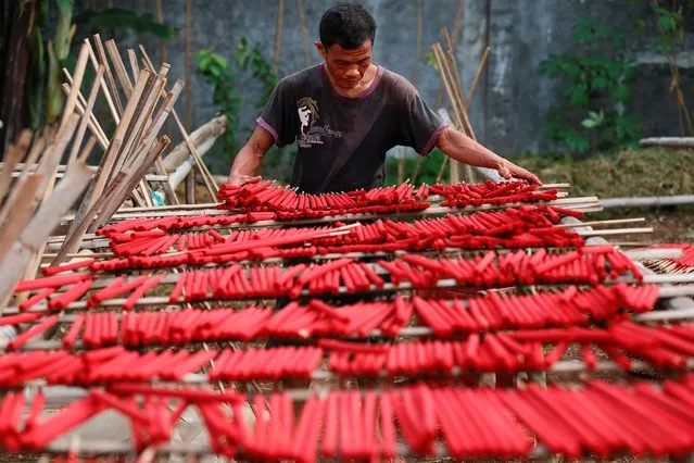Junaedi, 42-year-old worker, prepares incense sticks after drying them at a home-industry factory ahead of the Chinese Lunar New Year, in Tangerang, on the outskirts of Jakarta, Indonesia on January 19, 2023. (Photo by Willy Kurniawan/Reuters)