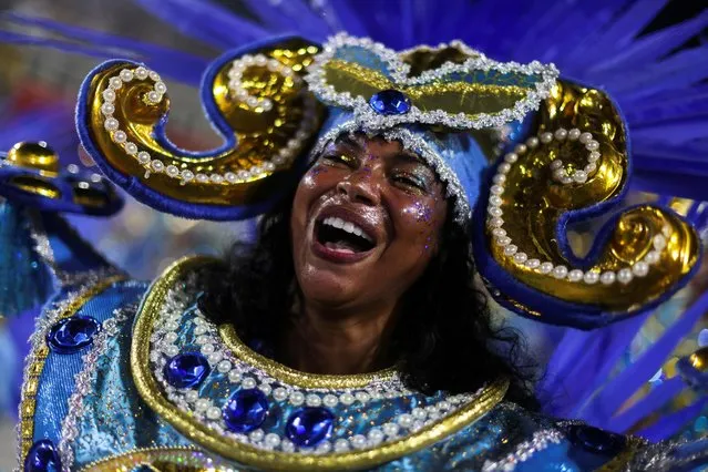 A reveler from the Paraiso do Tuiuti samba school performs during the second night of the carnival parade at the Sambadrome, in Rio de Janeiro, Brazil on February 20, 2023. (Photo by Pilar Olivares/Reuters)
