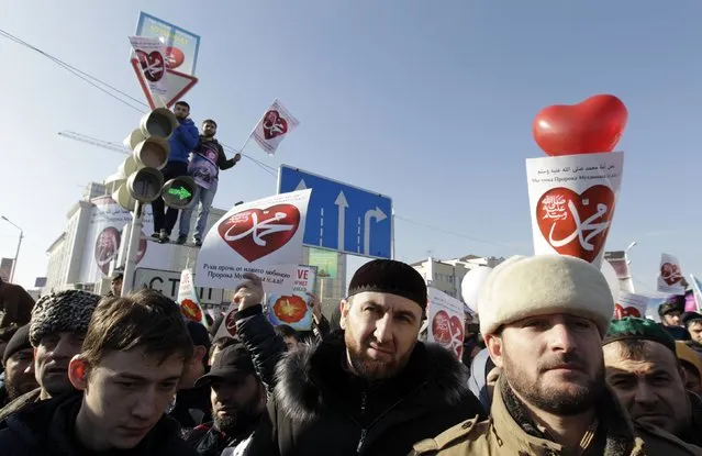People attend a rally to protest against satirical cartoons of prophet Mohammad, in Grozny, Chechnya January 19, 2015. (Photo by Eduard Korniyenko/Reuters)
