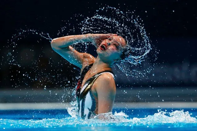 China's Huang Xuechen performs in the synchronised swimming solo free final during the World Swimming Championships at the Sant Jordi arena in Barcelona, on July 25, 2013. (Photo by Michael Dalder/Reuters)
