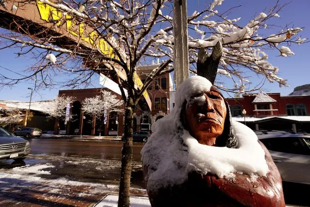 A sculpture of a Native American has snow on its face in the aftermath of the Denver area's first snowstorm of the season in Golden, Colorado November 18, 2016. (Photo by Rick Wilking/Reuters)