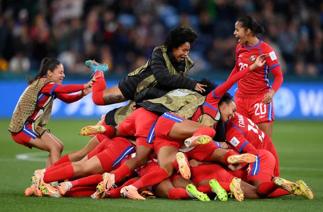 Marta Cox of Panama (obscured) celebrates with teammates after scoring her team's first goal during the FIFA Women's World Cup Australia & New Zealand 2023 Group F match between Panama and France at Sydney Football Stadium on August 02, 2023 in Sydney, Australia. (Photo by Justin Setterfield/Getty Images)