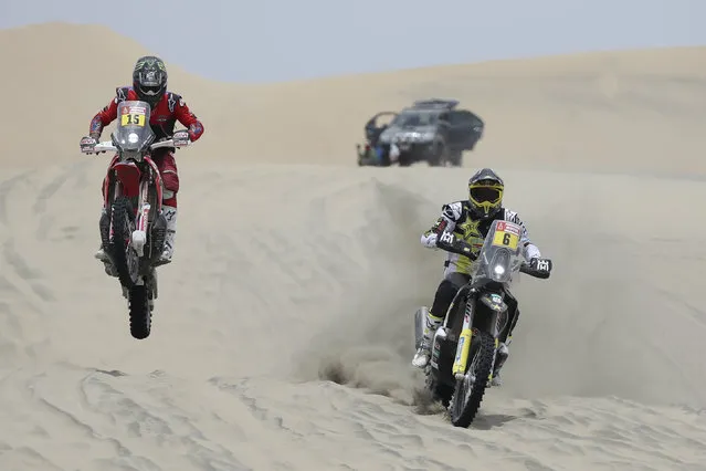 Ricky Brabec of United States, left, rides his Honda motorbike and Pablo Quintanilla of Chile rides his Husqvarna during the second stage of the Dakar Rally across the dunes between Pisco and San Juan de Marcona, Peru, Tuesday, January 8, 2019. (Photo by Ricardo Mazalan/AP Photo)