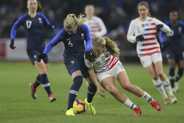 US midfielder Lindsey Horan, right, battles for the ball with France midfielder Amandine Henry during a women's international friendly soccer match between France and United States at the Oceane stadium in Le Havre, France, Saturday, January 19, 2019. France won 3-1. (Photo by David Vincent/AP Photo)