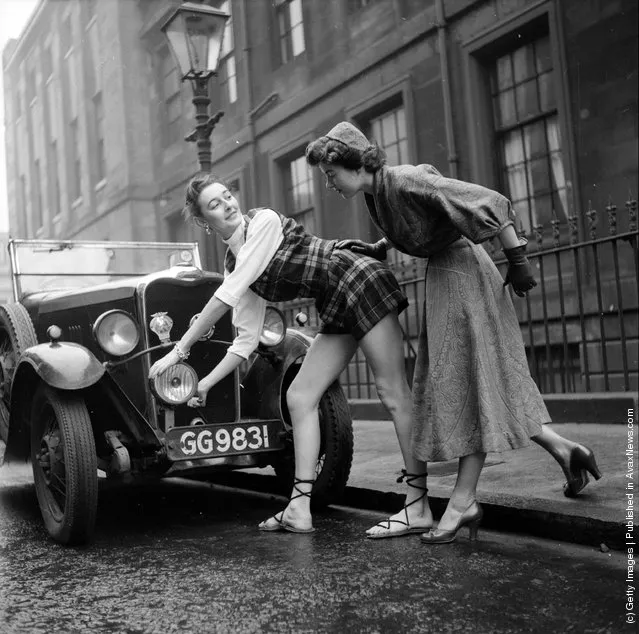 1953: Students from Glasgow Art School modelling casual clothing and Buchan tartan in the annual Fashion Show for charities
