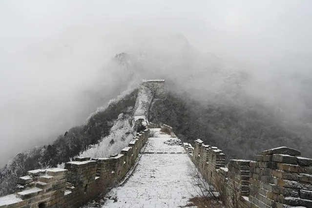 The Great Wall of China is seen after a light snowfall at Jiankou, north of Beijing on January 9, 2022. (Photo by Greg Baker/AFP Photo)