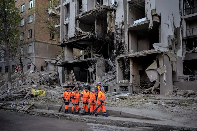 Clean-up crews prepare to work at the site of an explosion in Kyiv, Ukraine on Friday, April 29, 2022. Russia struck the Ukrainian capital of Kyiv shortly after a meeting between President Volodymyr Zelenskyy and U.N. Secretary-General António Guterres on Thursday evening. (Photo by Emilio Morenatti/AP Photo)