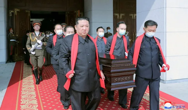 North Korean leader Kim Jong Un carries the casket during the state funeral for Marshal of the Korean People's Army and general adviser to the Ministry of Defence Hyon Chol Hae in Pyongyang, North Korea, May 22, 2022, in this photo released by North Korea's Korean Central News Agency (KCNA) on May 23, 2022. (Photo by KCNA via Reuters)
