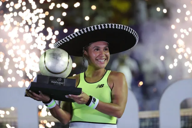Heather Watson of Britain pose for photos with her trophy after winning against Leylah Fernandez of Canada in the Women's Singles final of the Mexican Open tennis tournament in Acapulco, Guerrero, Mexico, 29 February 2020. (Photo by David Guzman/EPA/EFE)