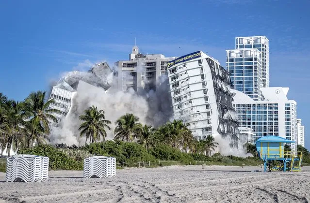 The Deauville Beach Resort’s 17-story hotel tower is being demolished in Miami Beach, Florida, USA, 13 November 2022. The historical building, that was designed by the architect Melvin Grossman and built in 1957, was the location where, among other outstanding events, the British band The Beatles played their second Ed Sullivan Show appearance 1964. (Photo by Ristobal Herrera-Ulashkevich/EPA/EFE)