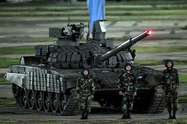 Soldiers stand in front of a Russian-made T-72 tank during a commemoration of the 37th anniversary of the founding of the army in Managua, Nicaragua September 2, 2016. (Photo by Oswaldo Rivas/Reuters)