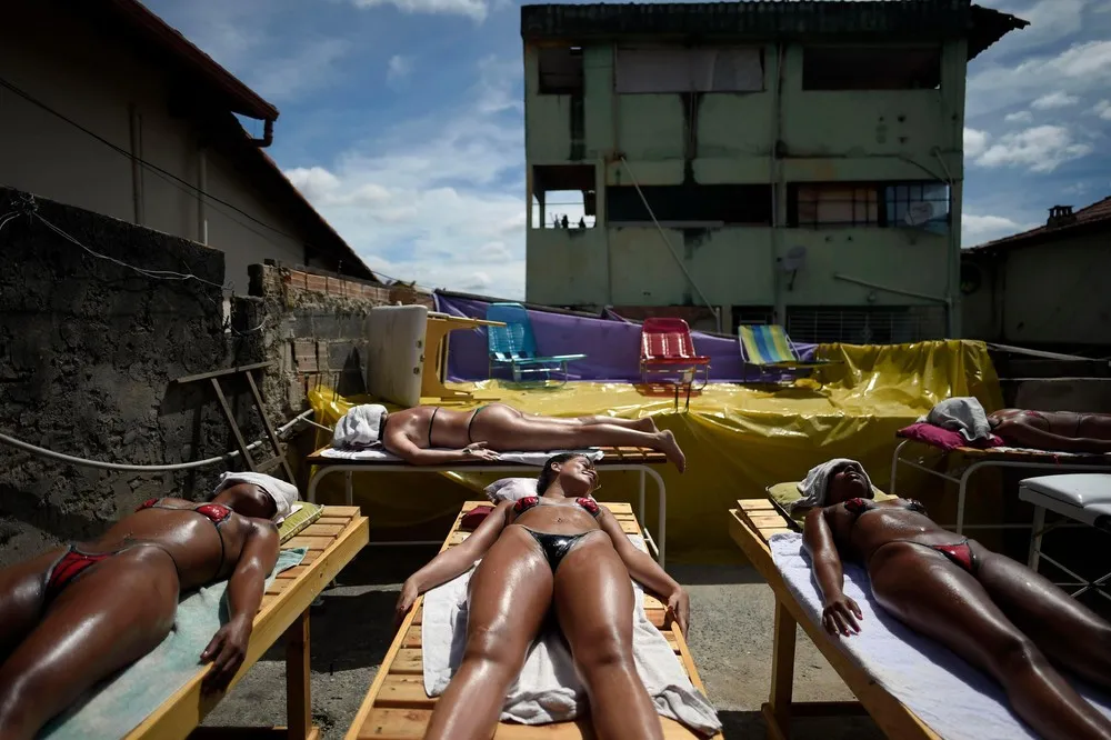 Beach Babes in Brazil Prepare for a 30°C Christmas