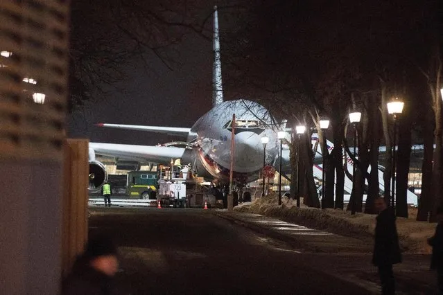 A plane which carried Russian diplomats and their family members ordered to leave Britain as part of a standoff over a nerve agent attack on British soil, at Vnukovo 2 government airport outside Moscow, Russia, Tuesday, March 20, 2018. Nearly two dozen Russian diplomats expelled by Britain over the poisoning of an ex-spy arrived home Tuesday, while a scientist involved in the creation of the nerve agent said it could be manufactured by other countries. (Photo by Pavel Golovkin/AP Photo)