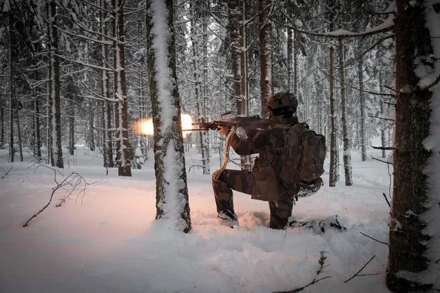 A french soldier takes part in a major drill as part of NATO's “enhanced forward presence” (EFP) deployment in Poland and the Baltic nations of Estonia, Latvia and Lithuania, at the Tapa estonian army camp near Rakvere on February 5, 2022. (Photo by Alain Jocard/AFP Photo)