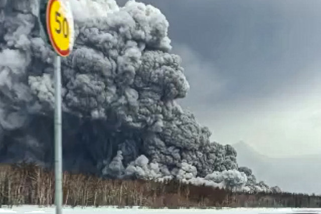 Smoke and ash are visible during the the Shiveluch volcano's eruption on the Kamchatka Peninsula in Russia, Tuesday, April 11, 2023. Shiveluch, one of Russia's most active volcanoes, erupted Tuesday, spewing clouds of ash 20 kilometers into the sky and covering broad areas with ash. (Photo by Alexander Ledyayev via AP Photo)