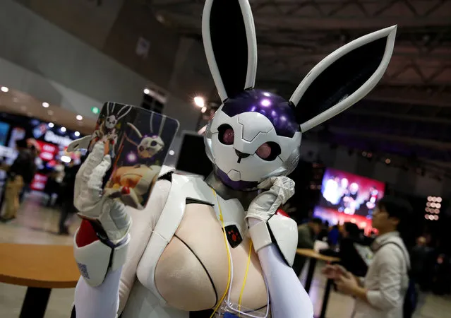 A woman dressed in a costume takes a selfie at Tokyo Comic Con at Makuhari Messe in Chiba, Japan December 2, 2016. (Photo by Issei Kato/Reuters)