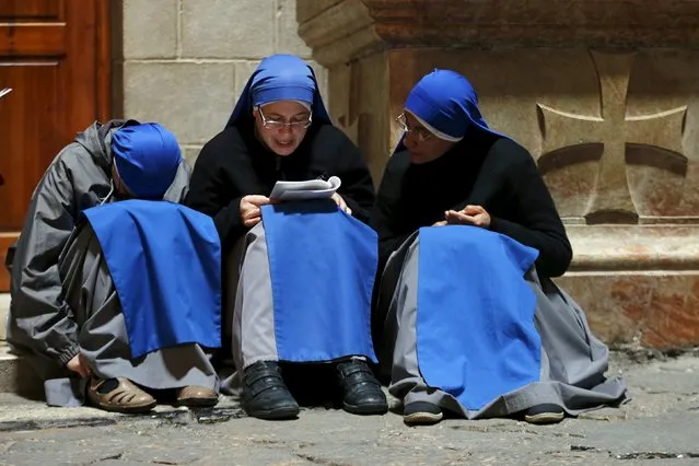 Nuns take part in the Catholic Washing of the Feet ceremony in the Church of the Holy Sepulchre in Jerusalem's Old City during Holy Week March 24, 2016. (Photo by Ammar Awad/Reuters)