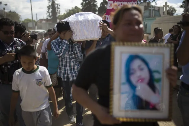 Relatives carry the coffin containing the remains of 17-year-old Siona Hernandez Garcia, a girl who died in a fire at the Virgin of the Assumption Safe Home, at the Guatemala City's cemetery, Friday, March 10, 2017. Families began burying some of the 36 girls killed in a fire at an overcrowded government-run youth shelter in Guatemala as authorities worked to determine exactly what happened. (Photo by Luis Soto/AP Photo)