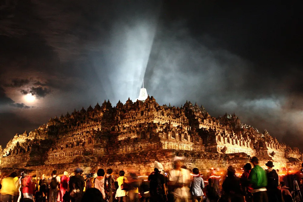 Indonesian Buddhists Celebrate the Vesak Holiday