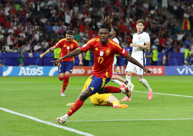 Nico Williams of Spain celebrates scoring his team's first goal during the UEFA EURO 2024 final match between Spain and England at Olympiastadion on July 14, 2024 in Berlin, Germany. (Photo by Richard Pelham/Getty Images)