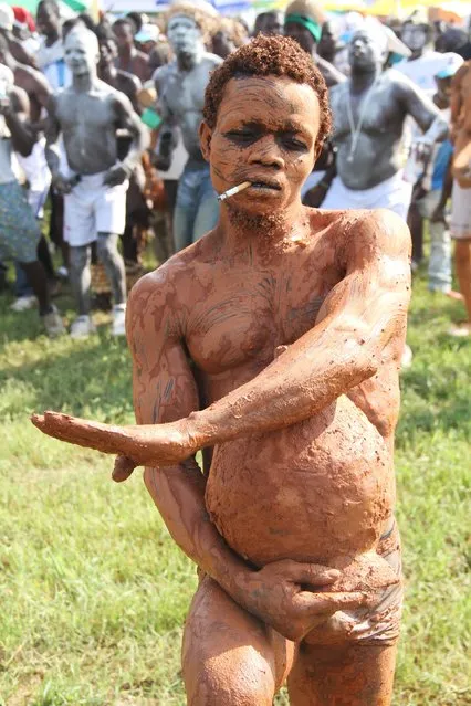 An entertainer performs during an annual traditional wrestling ceremony organized by the Kabye people in Pya, northern Togo, July 23, 2015. (Photo by Noel Kokou Tadegnon/Reuters)