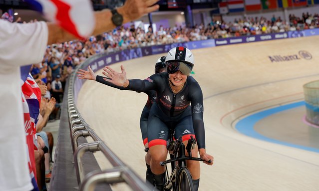 Unwin Sophie with the pilot Holl Jenny of the UK competes in the Para Cycling Track – Women's B 3000m Individual Pursuit at the National Velodrome during the Paris 2024 Paralympic Games in Paris, France, on September 1, 2024. (Photo by Tom Jenkins/The Guardian)