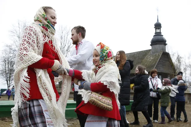 Belarusians sing traditional songs and dance during Maslenitsa celebrations in the village of Ozertso, near Minsk, Belarus, 29 February 2020. Maslenitsa is a traditional Russian and Belarussian holiday marking the end of winter that dates back to the pagan times. (Photo by Tatyana Zenkovich/EPA/EFE)