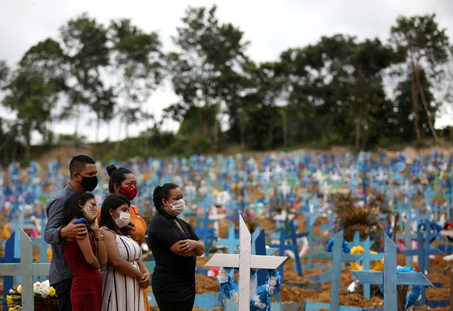Relatives are seen during a mass burial of people who passed away due to the coronavirus disease (COVID-19), at the Parque Taruma cemetery in Manaus, Brazil, May 26, 2020. (Photo by Bruno Kelly/Reuters)