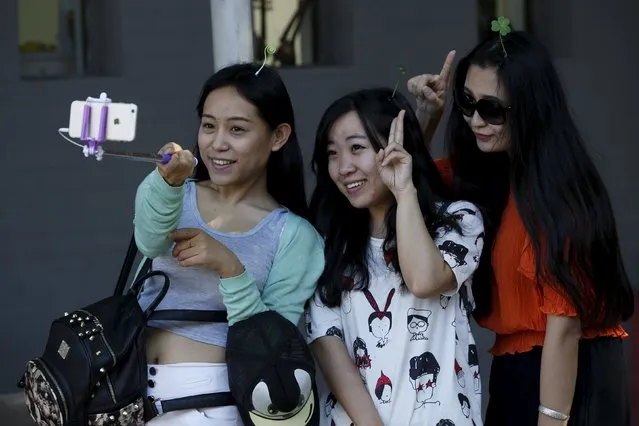 Women wearing hairpins take their selfie in Beijing, China, September 25, 2015. (Photo by Kim Kyung-Hoon/Reuters)