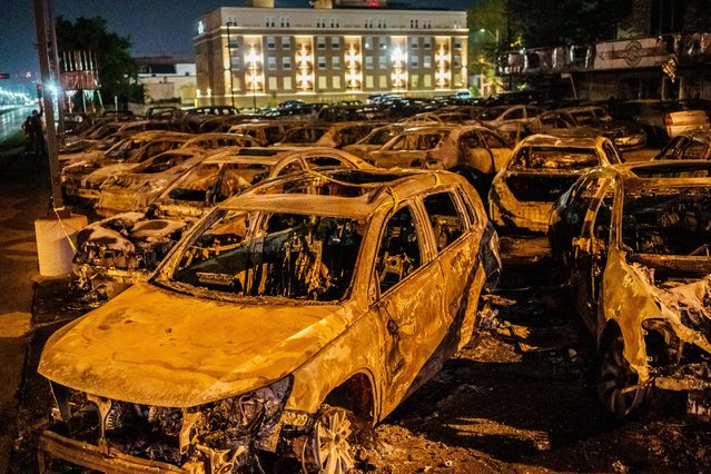The carcasses of the cars burned by protestors the previous night during a demonstration against the shooting of Jacob Blake are seen on a used-cars lot in Kenosha, Wisconsin on August 26, 2020. Two people were shot dead and a third injured on the night of August 25 in the US city of Kenosha as anti-police protesters clashed with armed vigilante groups during a third night of demonstrations over the police shooting of a black man. (Photo by Kerem Yucel/AFP Photo)