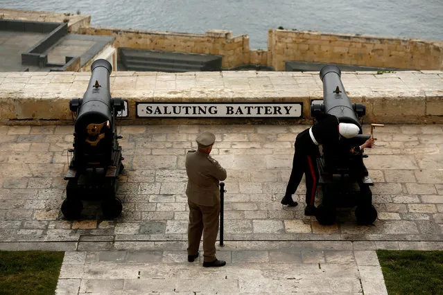 Re-enactors of the Malta Heritage Trust prepare a cannon to fire the noon-day gun, a naval tradition dating back to the 19th century when ship-masters on board vessels needed something to calibrate their ship clocks by, at the Saluting Battery overlooking Grand Harbour in Valletta, Malta, January 25, 2018. (Photo by Darrin Zammit Lupi/Reuters)