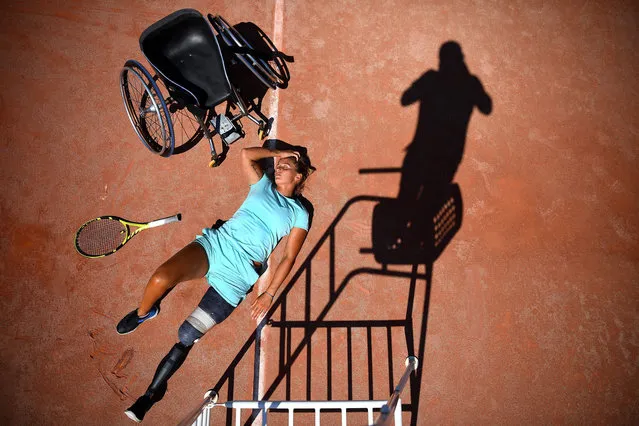 French tennis para athlete Pauline Deroulede, stretches prior her training session on May 26, 2020 in Feucherolles near Paris, as France eases lockdown measures taken to curb the spread of the COVID-19 disease caused by the novel coronavirus. (Photo by Franck Fife/AFP Photo)