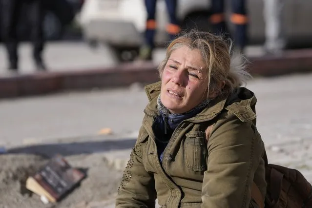 A woman cries in Iskenderun town, southern Turkey, Tuesday, February 7, 2023. A powerful earthquake hit southeast Turkey and Syria early Monday, toppling hundreds of buildings and killing and injuring thousands of people. (Photo by Hussein Malla/AP Photo)