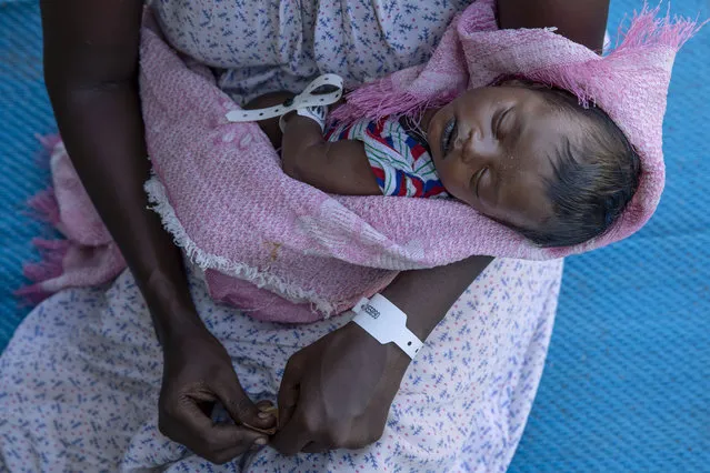 Terhas Tsfa, 25, who gave birth on a street as she fled the conflict in Ethiopia's Tigray region, holds her baby at Um Rakuba refugee camp in Qadarif, eastern Sudan, Monday, November 23, 2020. Ethiopia's government is again warning residents of the besieged capital of the embattled Tigray region as the clock ticks on a 72-hour ultimatum before a military assault, saying “anything can happen”. (Photo by Nariman El-Mofty/AP Photo)