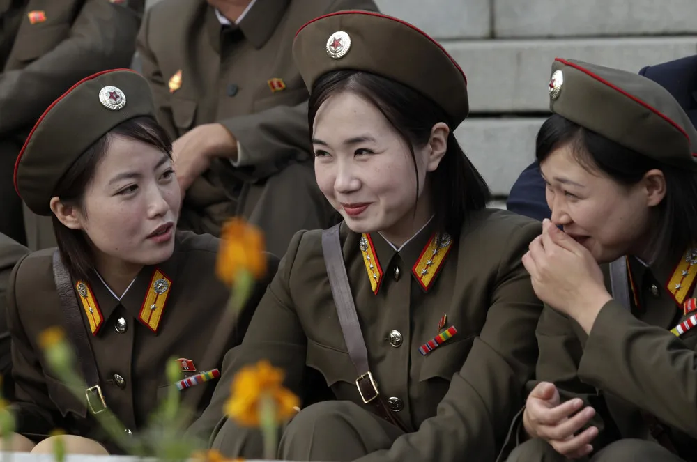 Daily Life in North Korea (54 Photos)