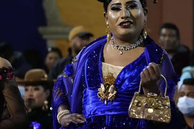 A cross-dresser parades wearing typical Bolivian women's clothing during the election of the Cholita cross-dresser, organized by the LGBT community in La Paz, Bolivia, Saturday, January 28, 2023. (Photo by Juan Karita/AP Photo)