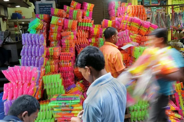 A street vendor offers colour guns and gulals or colour dust for sale at a local market ahead of the “Holi Festival” in Calcutta, eastern India, 06 March 2017. (Photo by Piyal Adhikary/EPA)