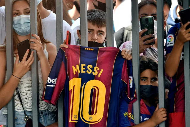 Fans outside the Camp Nou stadium where Barcelona's Argentinian forward Lionel Messi held a press conference in Barcelona on August 8, 2021. Messi fought back tears as he began a press conference at which he confirmed he is leaving Barcelona, where he has played his entire career. (Photo by Pau Barrena/AFP Photo)