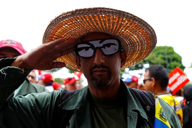 A pro-government supporter wears glasses with the eyes of Venezuela's late President Hugo Chavez during a rally of members of the education sector in Caracas, Venezuela June 14, 2016. (Photo by Ivan Alvarado/Reuters)